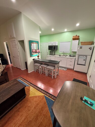 Charming  Cottage in central Tucson with AC