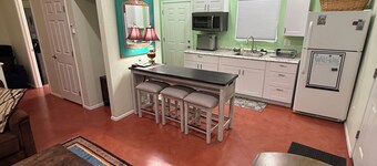 Charming  Cottage in central Tucson with AC