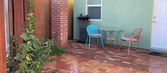 Charming  Cottage in central Tucson with AC