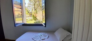 4 bedrooms, iron/ironing board, internet, bed sheets
