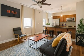 TV, fireplace