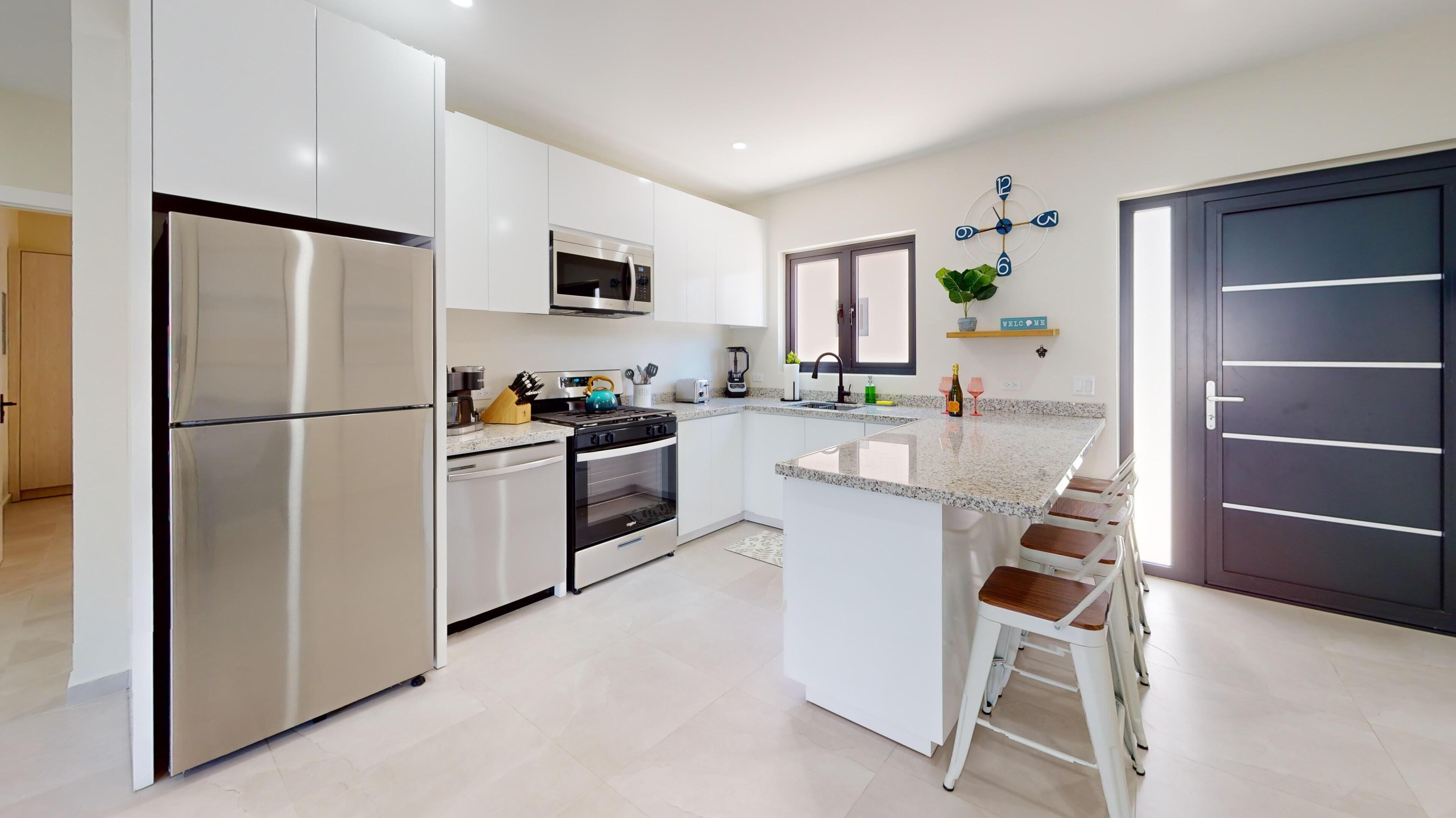 雪櫃、微波爐、焗爐、爐具