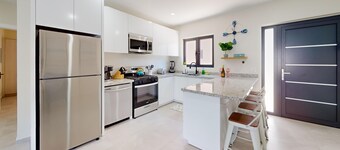 Palm Beach Hideaway #4 New Construction 2Bedroom, 2Bathroom - Pool/ rooftop