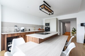 Micro-ondes, four, plaque de cuisson, lave-vaisselle