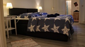 1 habitación, tabla de planchar con plancha, wifi y ropa de cama 