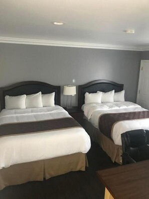 Kamer, 2 queensize bedden, niet-roken | Een bureau, gratis wifi