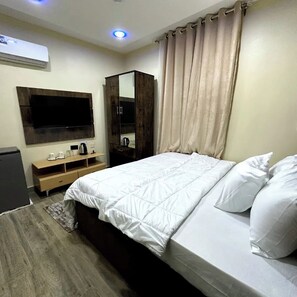 Luxury Apartment, Balcony, City View