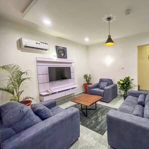 Luxury Apartment, Balcony, City View | Living area