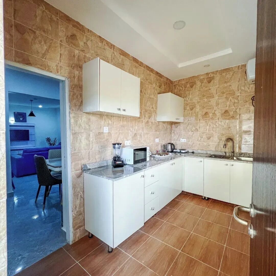 Luxe appartement, balkon, uitzicht op de stad | Privékeuken | Een koelkast, een microgolfoven, een oven, een kookplaat