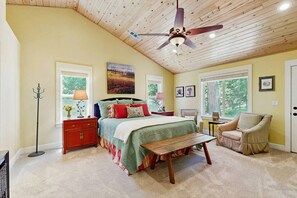 4 bedrooms, desk, WiFi, bed sheets - Cozy Spacious Cabin w/ Lg Game Room & Lake Access (Arnold)