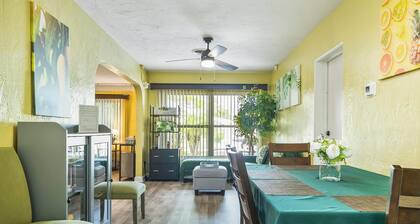 Cozy 3BR Home + Fully Fenced Yard in St. Pete