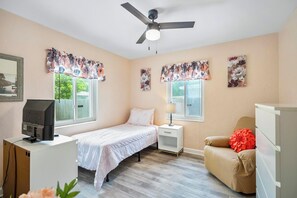 3 bedrooms, iron/ironing board, WiFi, bed sheets