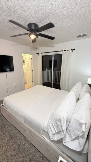 3 bedrooms, in-room safe, iron/ironing board, travel cot