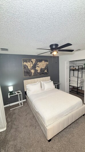 3 bedrooms, in-room safe, iron/ironing board, travel cot