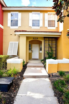 Exterior detail - 3-bedroom Luxury Villa, 4 miles from Disney, Sleeps 8 (Kissimmee)