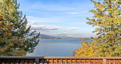 Lakeshore Getaway - Lakefront Cabin
