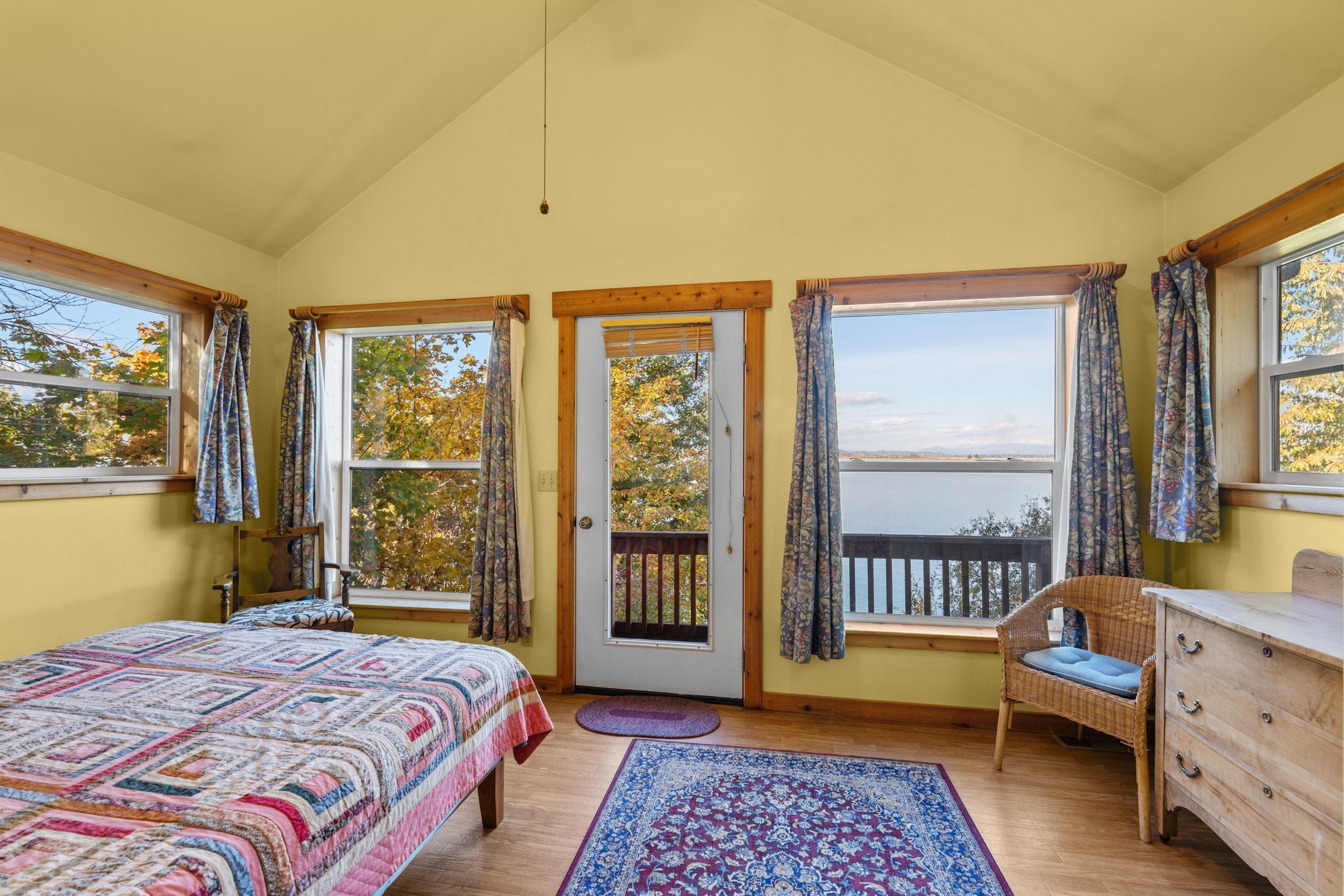 Bureau, fer et planche à repasser, Wi-Fi, draps fournis