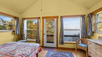 Bureau, fer et planche à repasser, Wi-Fi, draps fournis