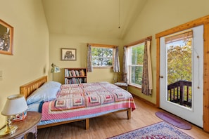 Desk, iron/ironing board, WiFi, bed sheets