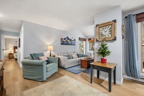 Una televisión, un reproductor de DVD