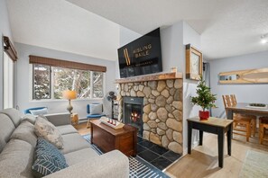 Una televisión, un reproductor de DVD