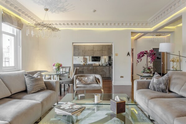 Smart TV, fireplace - LUXURY 3 BEDROOMS FLAT IN HYDE PARK (London)