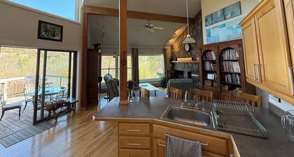 Marvelous 3-bedroom townhome in Hunter Mountain next to the slopes