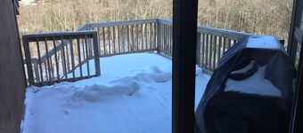 Marvelous 3-bedroom townhome in Hunter Mountain next to the slopes