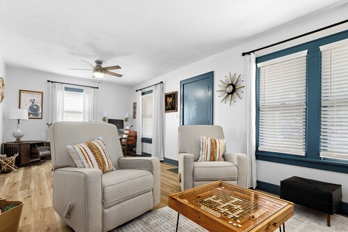 Bartonville 3BR |Peloton + Work Space |5mi Airport