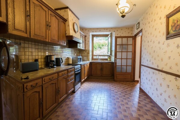 Fridge, microwave, highchair