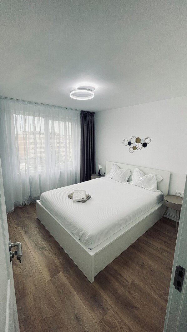 1 bedroom, iron/ironing board, WiFi, bed sheets - Welcoming apartment with AC in vibrant Bucharest (București)