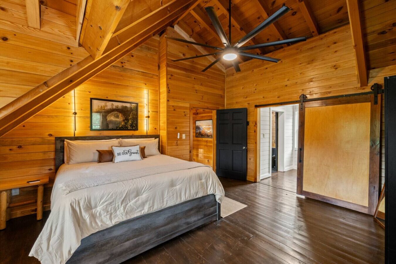 3 slaapkamers, een strijkplank/strijkijzer, reisbedje, gratis wifi