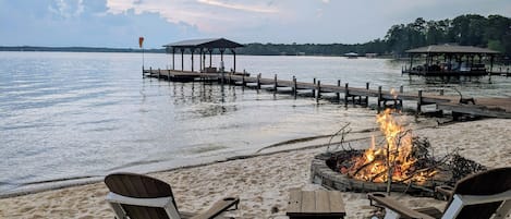 Aurinkotuoleja, rantapyyhkeitä