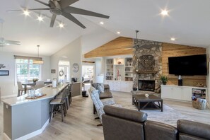Smart TV, fireplace, books, stereo