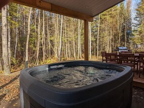 Outdoor dining - Hauska | Tavata Chalets | Repos et nature (Saint-David-de-Falardeau)