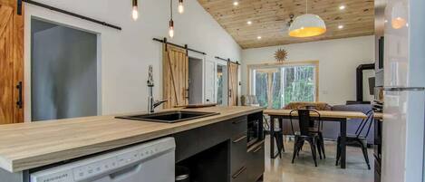 Frigorífic, microones, forn i placa de cuina