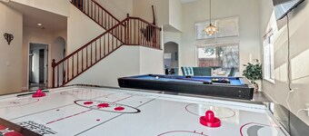 Spacious 5BD 3BR Home with Pool table & Air hockey table in Safe Neighborhood