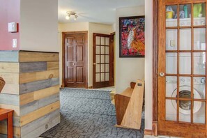 المنشأة من الداخل