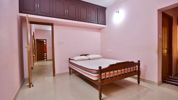 4 bedrooms, WiFi, bed sheets