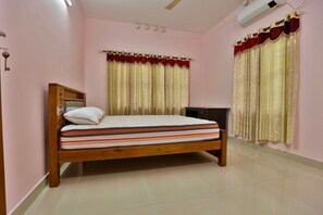 4 bedrooms, WiFi, bed sheets