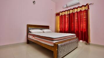4 bedrooms, WiFi, bed sheets