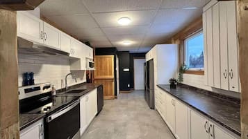 KylskÄp, mikrovÄgsugn, ugn och spishÀll