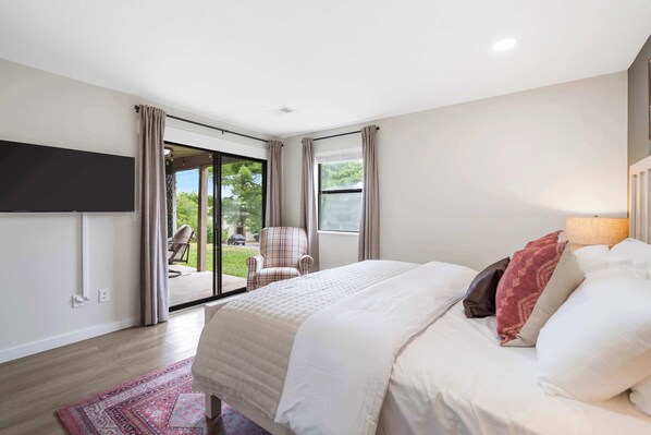 Condo, varias camas, patio, vista al jardín (Leisure Nest Escape) | 2 habitaciones, decoración personalizada y muebles diferentes 