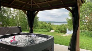 Terrace/patio - Rustik | Tavata Chalets | Cachet ancestrale (Saguenay)