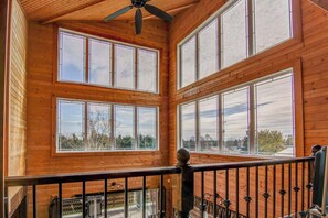 المنشأة من الداخل