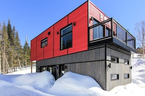 المنشأة من الخارج