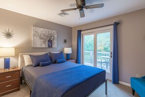 Desk, WiFi, bed sheets - CapeMay Holiday Retreat – 5 Mn to Beach, Sleeps 20 (Cape May)