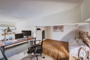 2 bedrooms, iron/ironing board, Internet, bed sheets