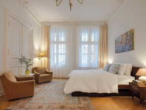 3 bedrooms, iron/ironing board, WiFi, bed sheets