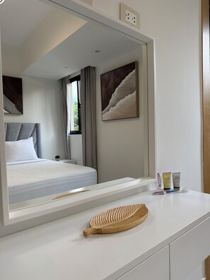 2 bedrooms, in-room safe, desk, iron/ironing board